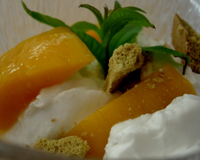 La recette classique, c'est de la chantilly, des fraises, des meringues. L'alliance de la douceur, de la fraicheur et du croquant. C'est ce que j'ai voulu garder dans…
