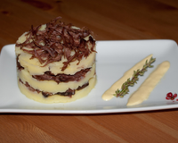Effilochée de queue de boeuf sur lit de purée de pomme de terre avec sa sauce moutarde à l'ancienne