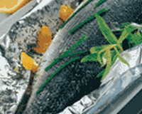 Bar aux herbes en papillote