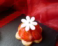 Mini tartelettes fine vanillée façon charlotte aux gariguettes, insert crémeux aux fruits rouges