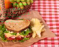 “Ce sont les faux amis des pique-niques” : une diététicienne liste ces aliments que l’on croit bons (mais qui ne le sont pas du tout !)