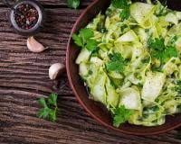 Tous en cuisine : voici une recette rafraîchissante de salade de courgettes de Cyril Lignac