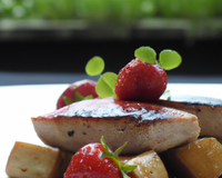 Foie gras aux pommes et fraises