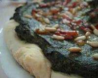 Une pizza verte, avec une bonne couche de légumes, ça n'existe pas ?Et bien si. Voici donc une façon ludique d'accommoder ces épinards tant…