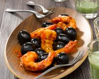 Quelques olives pour sublimer ce plat de gambas.