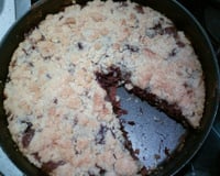 Gâteau au chocolat et aux poires, sous son crumble