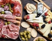 Voici les produits de l'apéritif à bannir de la table selon une experte