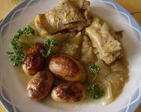 L'association du munster, du carvi et de l'agneau, le tout servi avec des pommes de terre fraîchement grillées.