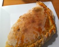 une pizza calzone