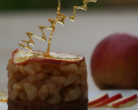 Moelleux breton aux amandes et son tartare de pommes confites au cœur de crème caramel à la fleur de sel