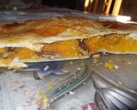 Une galette surprenante et très douce, garnie d'une frangipane joliment orangée