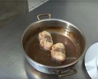 Le ragoût de lapin se prépare simplement et facilement avec les moyens du bord. Cette recette de ragoût de lapin devrait satisfaire petits et grands.