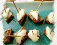 Bouchées de pain d' épices Roquefort et poires