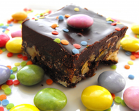Voici de petits carrés bien gourmands, pleins d'énergie et de chocolat... du réconfort...
