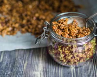 Granola maison : l’astuce toute simple pour obtenir de très grosses pépites croustillantes