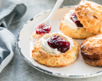 “L’idéal, c'est de les manger tièdes ou froids” : Julie Andrieu partage son petit secret pour avoir des scones comme en Angleterre