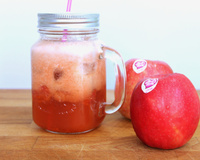Jus de pomme Pink Lady® et fraises pochées