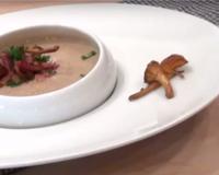 Un velouté complet aux marrons pour les dîners d'hiver à déguster en famille ou entre amis. Une recette simple à essayer pour changer !