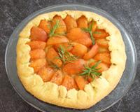 Les abricots sont merveilleux dans une tarte bien de saison. Nous aimons beaucoup les tartes rustiques car elles sont faciles à préparer. Bien pratiques…
