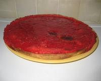 Pâte sablée, des pralines et de la crème fraîche.