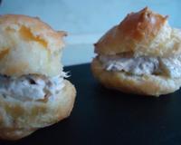Je fais une pâte à choux à part. Je mélange un barquette de St Morêt avec du thon nature, de la ciboulette, du poivre (léger). Mettre la préparation dans les choux et…