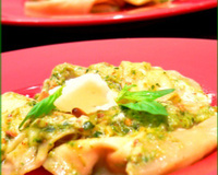 Ravioles de chèvres, tomates confites et pesto