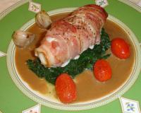 C'est une de mes recettes préférées. C'est aussi celle que j'ai présenté pour mon premier « Un Dîner Presque Parfait ». La lotte est coupée en tronçon, entourée de fines…