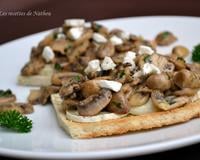 Un classique les toasts aux champignons !
Ici une petite variante avec le vinaigre balsamique et le fromage de chèvre :-)