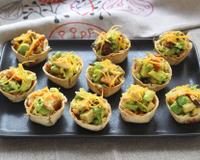 On a craqué pour ces mini tortilla cups. Elles sont très faciles à faire et trop bonnes à déguster d'une seule bouchée.