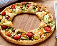 A la rédaction de 750g, nous adorons les tartes de légumes et parfois, nous avons envie de les faire dans des jolies formes, comme cette couronne.