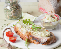 Tartine de pois-camole et citron vert (pois cassés)