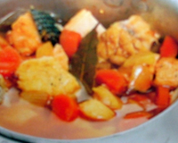 Voici une recette délicieuse avec du saumon et autres poissons, c'est simple à réaliser et délicieux avec une peu de riz et un bouquet de brocoli !