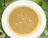 Soupe de céleri rave aux noix grillées