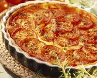 Une recette très simple et savoureuse de tarte à la tomate et à l'emmental, assaisonnée avec une moutarde mi-forte. Idéal pour un déjeuner…