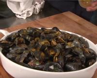 La mouclade est une recette classique des produits de la mer. Simple et délicieuse elle sera prête rapidement !