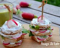 Un mini sandwich servi en entrée et qui accompagne parfaitement une verrine de soupe ou gaspacho de courgette.Une recette réalisée par Joëlle du blog 'Nuage de Lait.