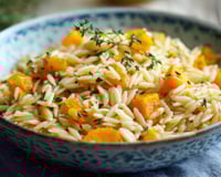 Cette recette d’orzo au butternut et mozzarella va réchauffer vos soirées d’automne