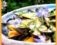 Pourquoi ne pas essayer de faire une salade de moules avec une sauce légère à base de mayonnaise Amora détendue avec le jus de cuisson des moules ? Une recette que je…