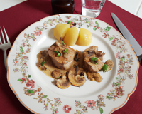 Noisettes de filet de lapereau aux champignons, jus de pommeau aux trois poivres