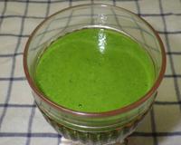 Un smoothie pour démarrer la journée avec plein de vitamines, ou pour terminer un repas qui aurait été pauvre en nutriments vivants.