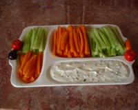 Prendre des légumes crus : chou, endives, carottes, concombres, etc... sauce fromage blanc 0 %, ciboulette, herbes fraîches, menthe. Mélanger, c'est prêt !