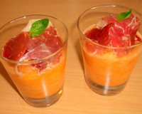 Soupe de melon au basilic et jambon sec