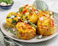 Ni pâte brisée ou feuilletée : voici comment réaliser des petites tartelettes pour l’apéritif avec votre moule à muffins !