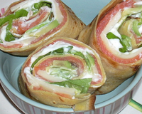 Parfaits pour un apéritif dînatoire ou comme entrée avec une salade verte, ces petits rouleaux sont très vite faits et savoureux!