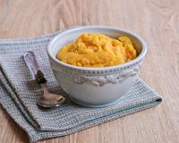 La purée de patates douces accompagnera à merveille votre poulet rôti ou votre rôti de porc.