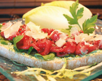 Tartine de carpaccio de Bœuf, mousse de roquette, huile d'olive et parmesan