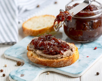 Pourquoi acheter du confit d’oignons pour le foie gras à Noël quand c’est deux fois moins cher à faire maison ? Voici notre meilleure recette !