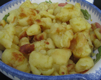 C'est une spécialité bretonne. Ces "petit bouts de crêpes" se dégustent avec les doigts après avoir été trempé dans du sucre, de la confiture, de la compote...