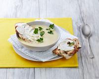 Voilà la soupe rustique des vendangeurs bordelais. Elle se prépare ave de l'ail, des œufs et du vinaigre. Un vrai régal !