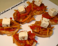 Toasts poivron rouge, carottes et feta